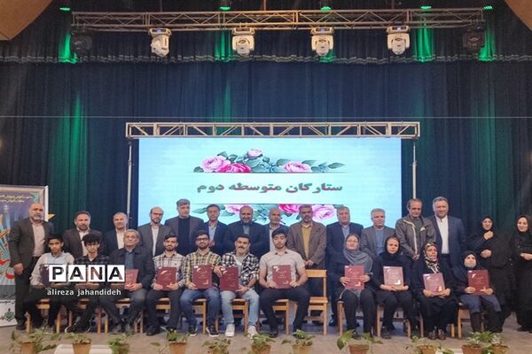 تجلیل از پسران نخبه آموزش و پرورش ناحیه 3 شیراز