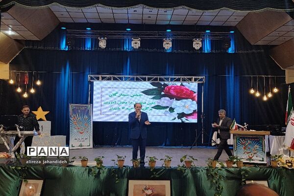 تجلیل از پسران نخبه آموزش و پرورش ناحیه 3 شیراز