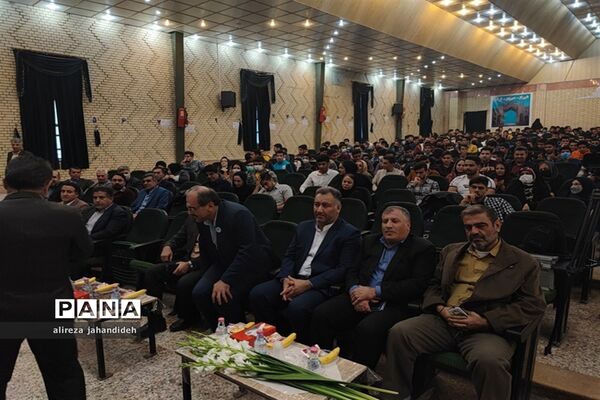 تجلیل از پسران نخبه آموزش و پرورش ناحیه 3 شیراز