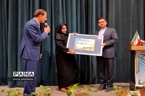 تجلیل از پسران نخبه آموزش و پرورش ناحیه 3 شیراز