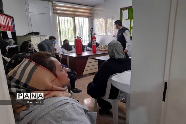آموزش اطفای حریق برای رابطان و سفیران سلامت مرکز بهداشت محمدیان