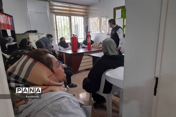 آموزش اطفای حریق برای رابطان و سفیران سلامت مرکز بهداشت محمدیان