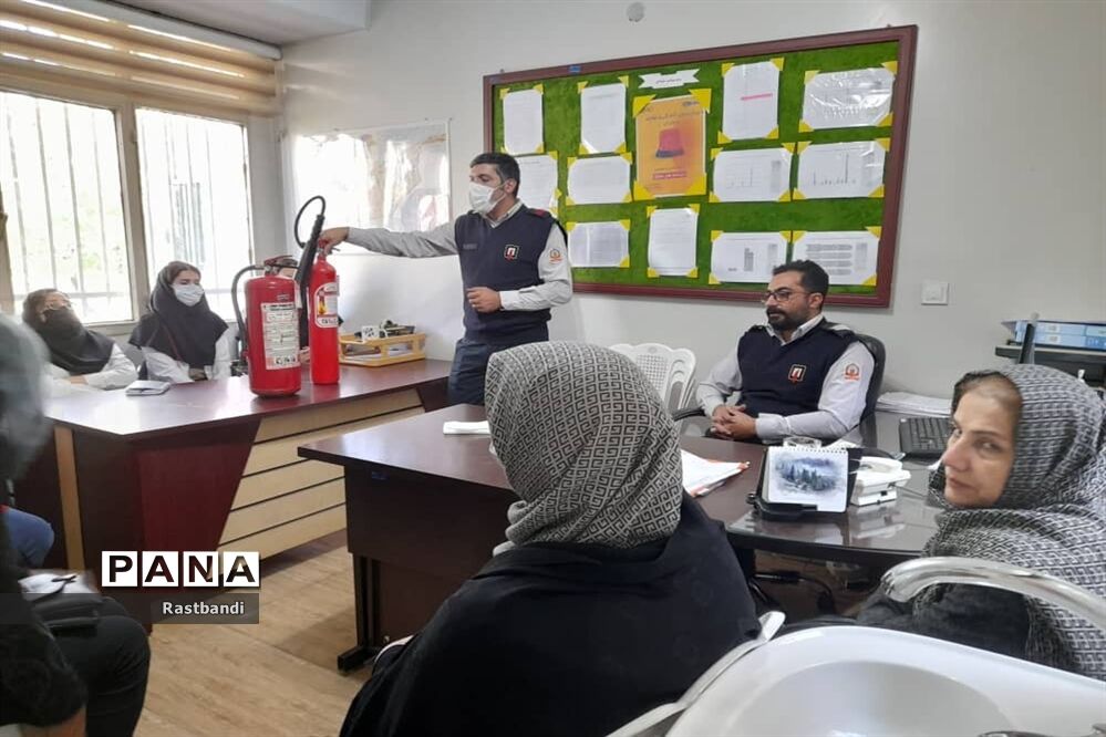 آموزش اطفای حریق برای رابطان و سفیران سلامت مرکز بهداشت محمدیان