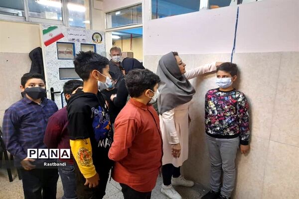 معاینات سلامتی دانش‌آموزان پایه چهارم و هفتم مدرسه ملاصدرا منطقه ۱۳