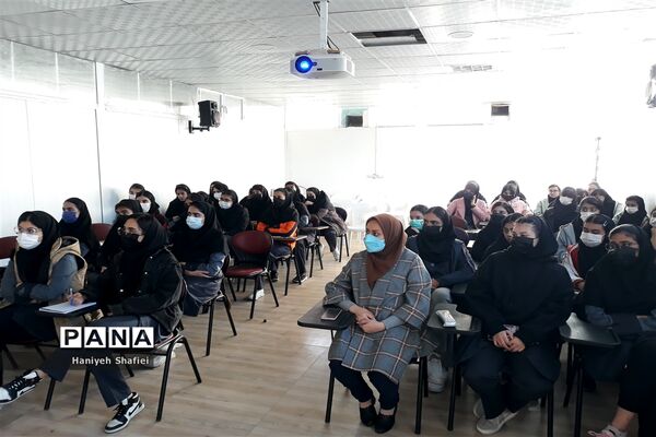 آموزش مانور زلزله در دبیرستان ستارگان ناحیه یک شیراز