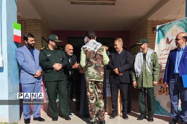 گرامیداشت هفته بسیج و تقدیر از بسیجیان فعال در شهرستان رباط کریم