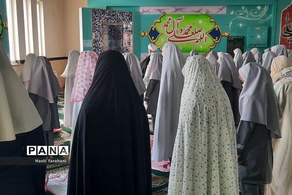 برگزاری نماز جماعت در مدارس شهرستان قرچک