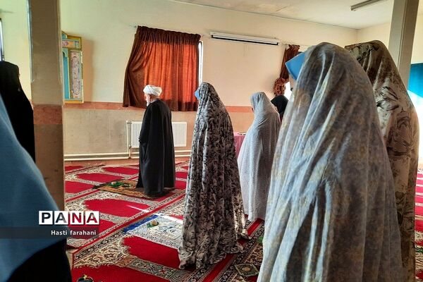برگزاری نماز جماعت در مدارس شهرستان قرچک