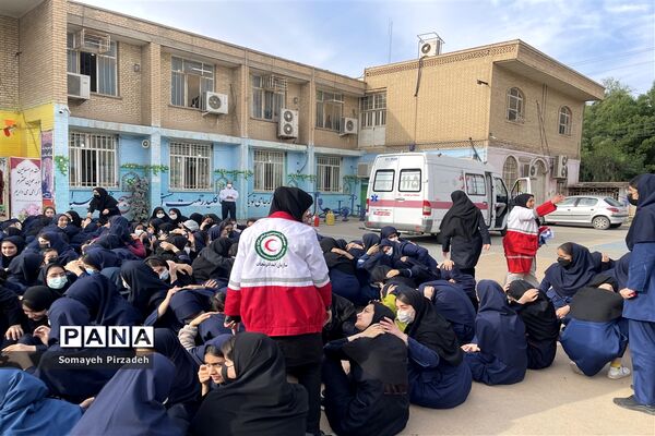 بیست و چهارمین مانور سراسری زلزله و ایمنی در دبیرستان شاهد رضوان ناحیه یک اهواز