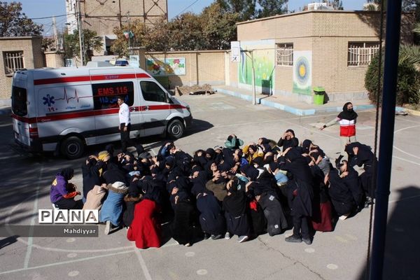 مانور زلزله در مدرسه عدالت شهر جوادآباد