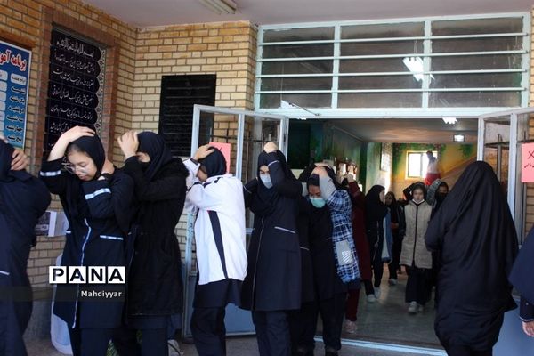 مانور زلزله در مدرسه عدالت شهر جوادآباد