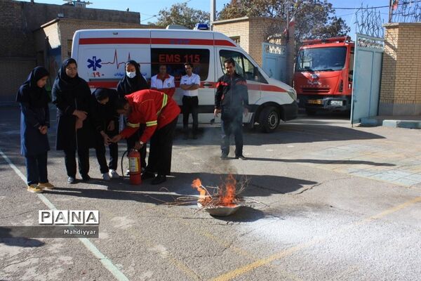 مانور زلزله در مدرسه عدالت شهر جوادآباد
