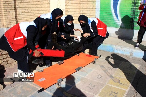 مانور زلزله در مدرسه عدالت شهر جوادآباد