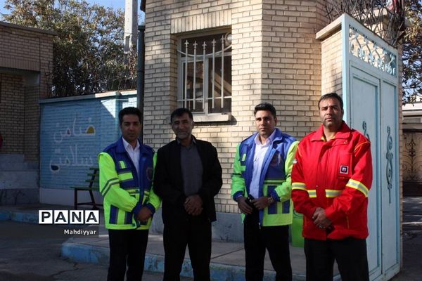 مانور زلزله در مدرسه عدالت شهر جوادآباد