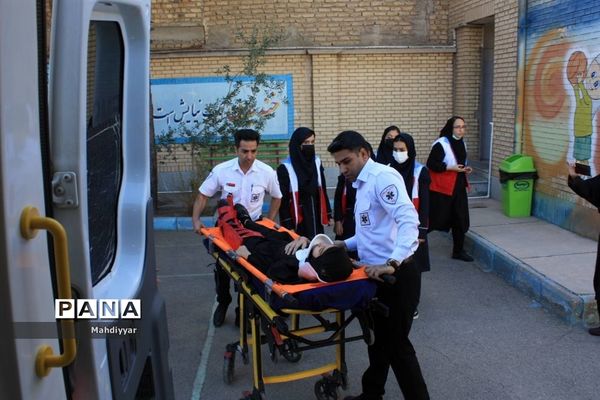 مانور زلزله در مدرسه عدالت شهر جوادآباد