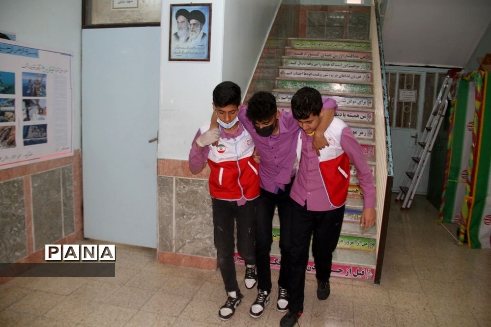 بیست‌وچهارمین مانور سراسری زلزله و ایمنی در دبیرستان شاهد امام جواد(ع) بهبهان