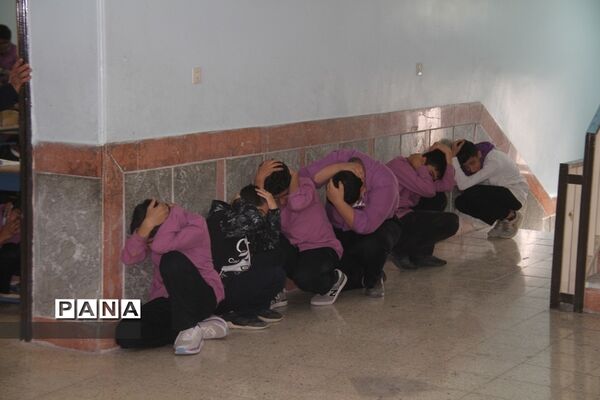 بیست‌وچهارمین مانور سراسری زلزله و ایمنی در دبیرستان شاهد امام جواد(ع) بهبهان