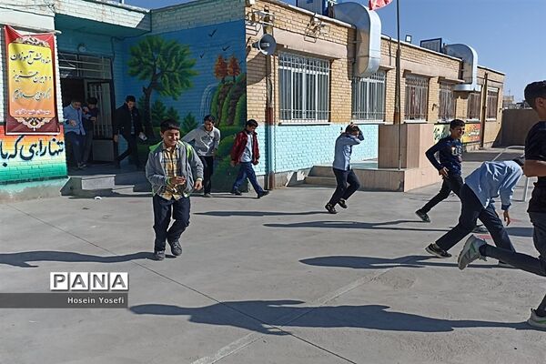 بیست و چهارمین مانور سراسری زلزله و ایمنی در دبیرستان شهید باقری، کاشمر