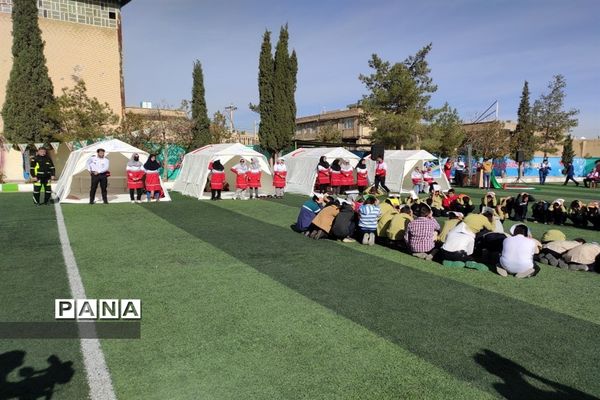 بیست و چهارمین مانور سراسری زلزله و ایمنی در دبستان حضرت مسلم (ع) ناحیه دو شیراز