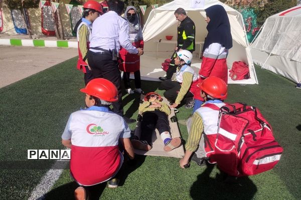 بیست و چهارمین مانور سراسری زلزله و ایمنی در دبستان حضرت مسلم (ع) ناحیه دو شیراز
