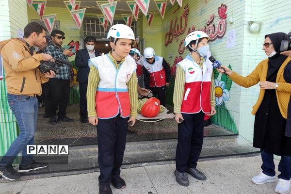 بیست و چهارمین مانور سراسری زلزله و ایمنی در دبستان حضرت مسلم (ع) ناحیه دو شیراز