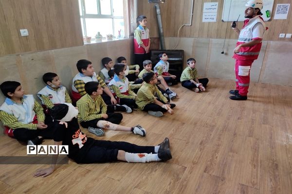 بیست و چهارمین مانور سراسری زلزله و ایمنی در دبستان حضرت مسلم (ع) ناحیه دو شیراز