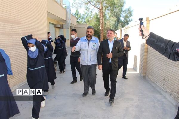 بیست و چهارمین مانور سراسری زلزله در دبیرستان شهید دهقان ناحیه ۲ یزد