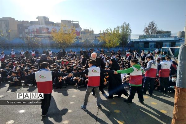 بیست و چهارمین دوره مانور زلزله و ایمنی در مدارس منطقه ۲ شهر تهران