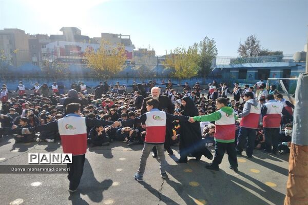 بیست و چهارمین دوره مانور زلزله و ایمنی در مدارس منطقه ۲ شهر تهران