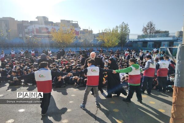 بیست و چهارمین دوره مانور زلزله و ایمنی در مدارس منطقه ۲ شهر تهران