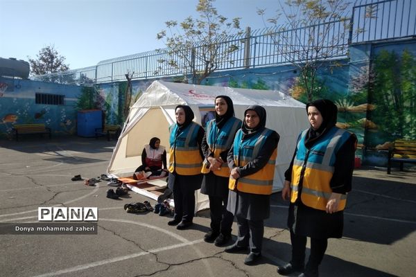 بیست و چهارمین دوره مانور زلزله و ایمنی در مدارس منطقه ۲ شهر تهران