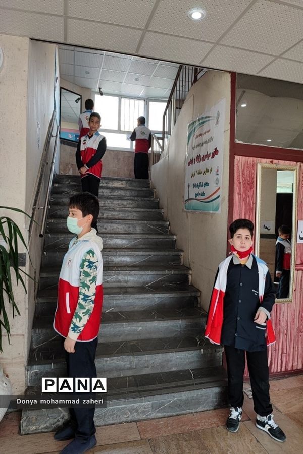 بیست و چهارمین دوره مانور زلزله و ایمنی در مدارس منطقه ۲ شهر تهران