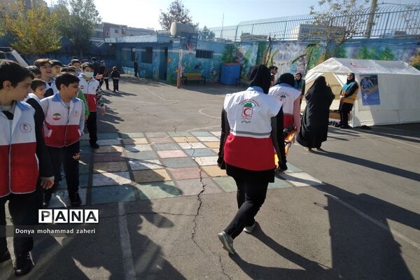 بیست و چهارمین دوره مانور زلزله و ایمنی در مدارس منطقه ۲ شهر تهران