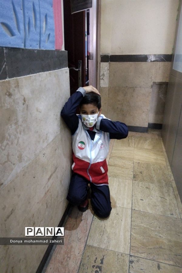 بیست و چهارمین دوره مانور زلزله و ایمنی در مدارس منطقه ۲ شهر تهران