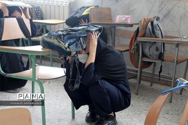بیست و چهارمین مانور سراسری زلزله در دبیرستان شاهد گلوگاه