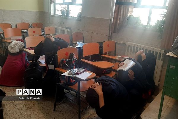 بیست و چهارمین مانور سراسری زلزله و ایمنی در دبیرستان یاس  