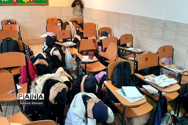بیست و چهارمین مانور سراسری زلزله و ایمنی در دبیرستان یاس  