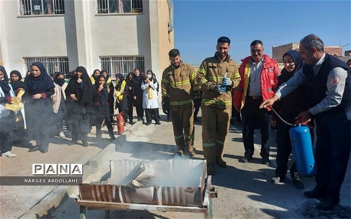 بیست و چهارمین مانور زلزله در دبیرستان حضرت زینب(س)  فشافویه/فیلم