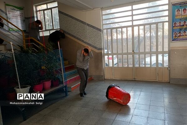 بیست و چهارمین مانور زلزله همزمان با سراسر کشور در مدرسه البرز شهریار
