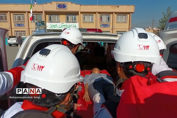 بیست و چهارمین مانور زلزله همزمان با سراسر کشور در مدرسه البرز شهریار