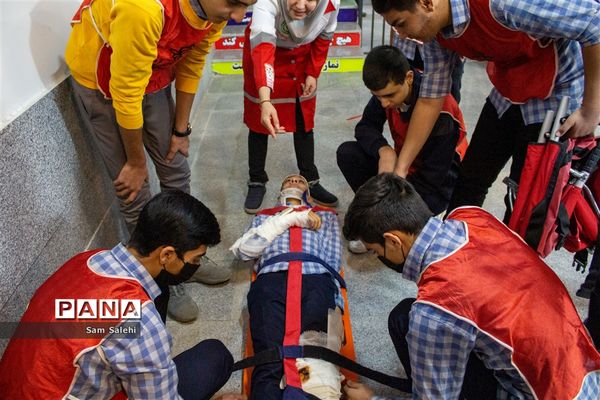 بیست و چهارمین مانور سراسری زلزله و ایمنی مدارس در اصفهان - 1