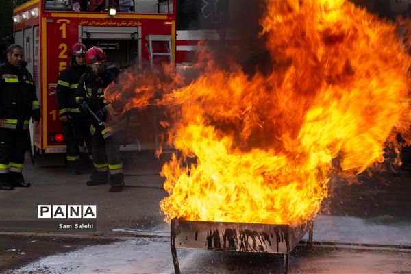 بیست و چهارمین مانور سراسری زلزله و ایمنی مدارس در اصفهان - 1