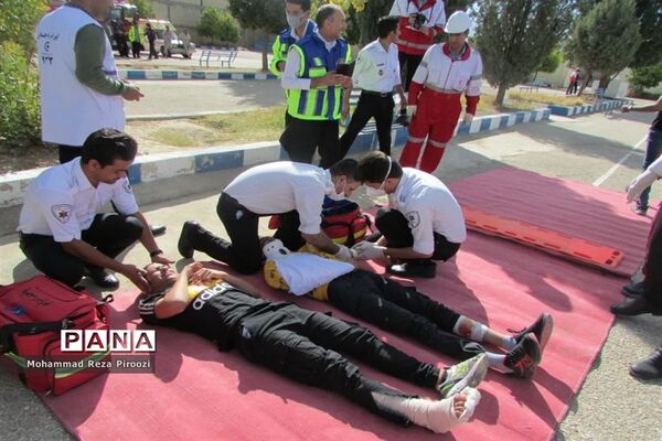 بیست و چهارمین مانور سراسری زلزله و ایمنی مدارس در دبیرستان شهید رجایی نی ریز