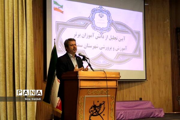 آیین تجلیل از دانش‌آموزان پسر برتر جشنواره‌های حوزه پرورشی و آموزشی سال تحصیلی ۱۴۰۰-۱۴۰۱