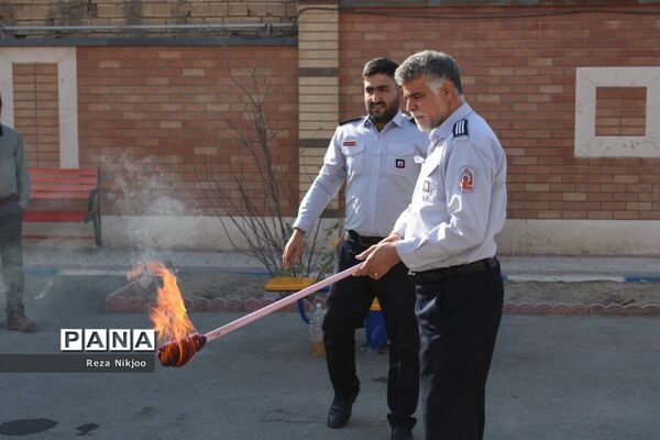 بیست و چهارمین مانور سراسری زلزله و ایمنی در مدارس بهارستان یک