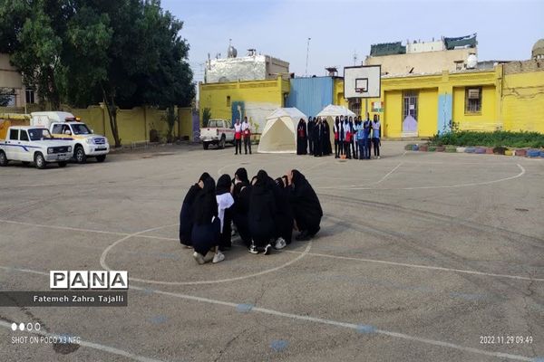 بیست و چهارمین مانور سراسری زلزله در دبیرستان دخترانه عفاف