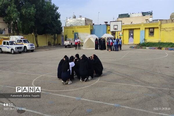 بیست و چهارمین مانور سراسری زلزله در دبیرستان دخترانه عفاف