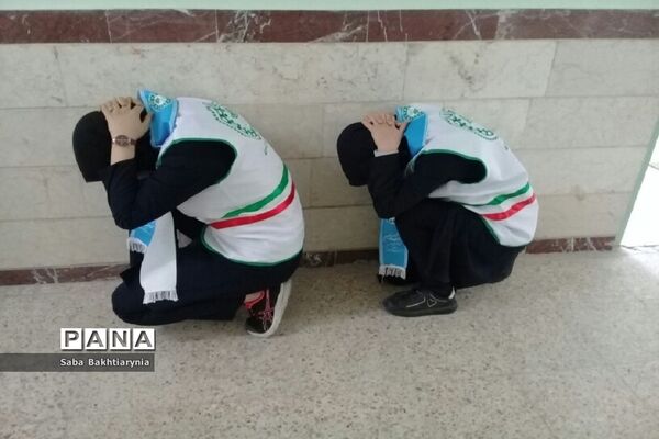 مانور زلزله در دبیرستان فاطمیه شهرستان ایجرود