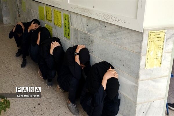 بیست و چهارمین مانور زلزله و ایمنی مدارس در دبیرستان شهید اکبرنژاد خلیل‌آباد