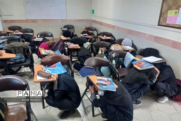 بیست و چهارمین مانور سراسری زلزله و ایمنی در مدارس دخترانه کاشمر